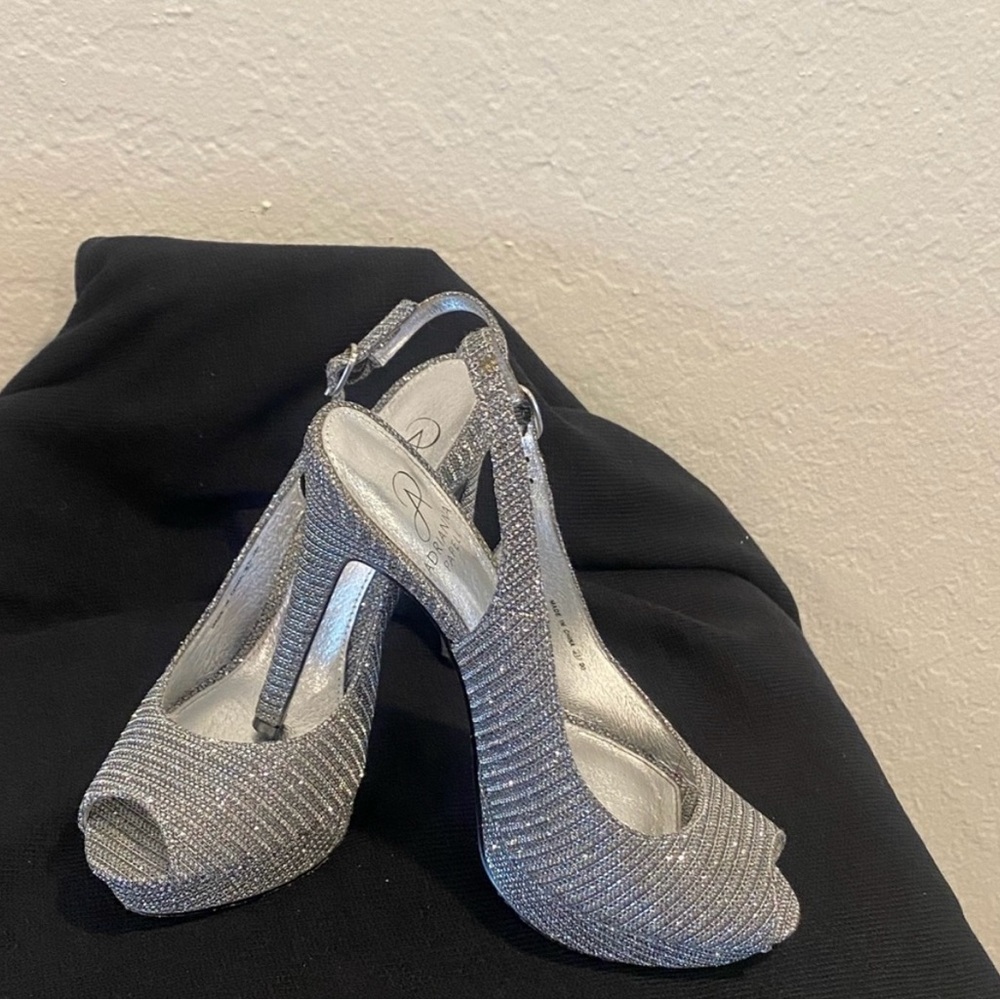 Adrianna Papell Wallace Pump